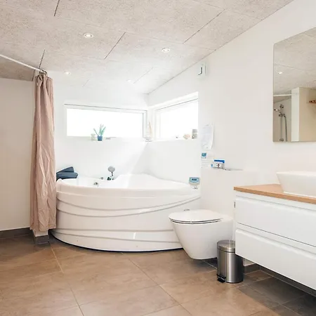 Vakantiehuis 5 Star In Sjolund